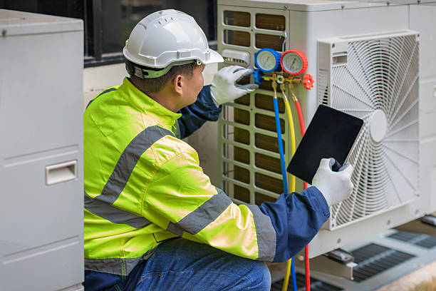 Professional Ac Installation technician working in Gillett Grove, IA